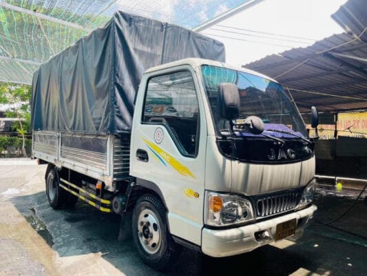 hình ảnh xe tải 2.5 tấn với thùng mui bạt