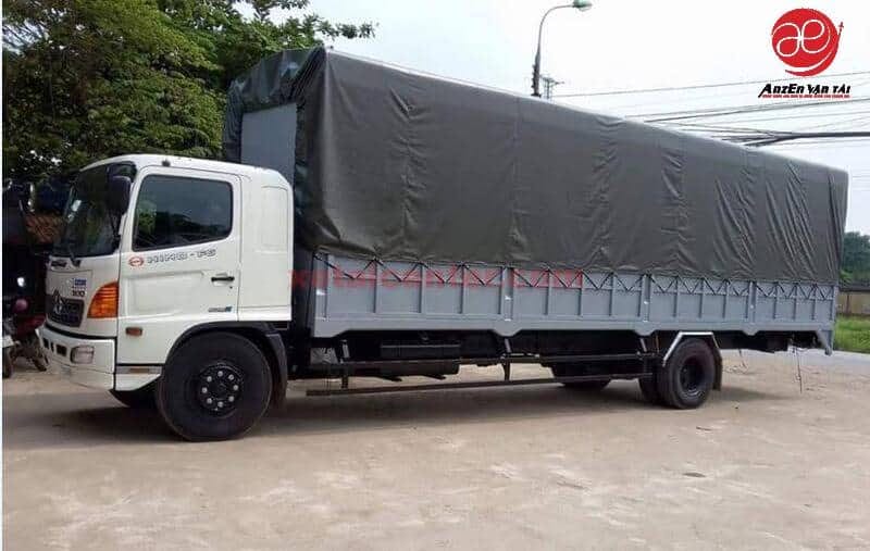 Hình ảnh xe tải 8 tấn với kích thước thùng xe lớn phù hợp vận chuyển hàng hóa nặng