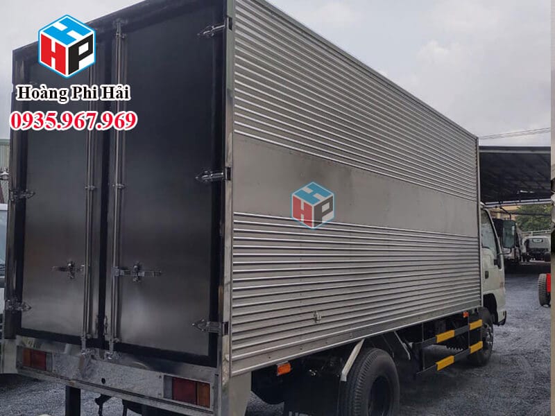 Hình ảnh xe tải Isuzu 750kg thùng kín chất liệu cao cấp