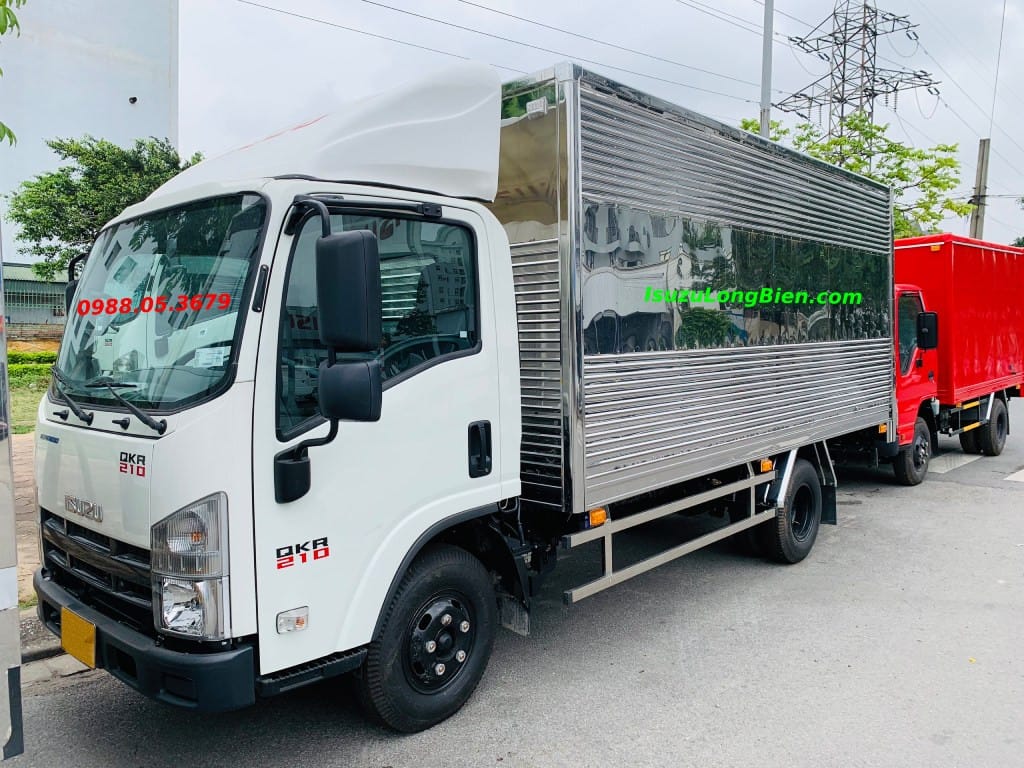 Hình ảnh xe tải Isuzu QKR 270 đầu vuông thùng kín inox