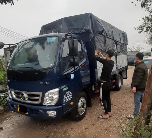 Hình ảnh xe tải Thaco Ollin 3 5 tấn cũ đời 2021 màu xanh thùng kín