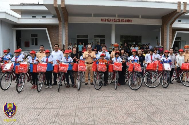 Hoạt động cộng đồng của CSGT, cùng mục tiêu nâng cao nhận thức giao thông và hỗ trợ người dân tra cứu số biên bản vi phạm giao thông.