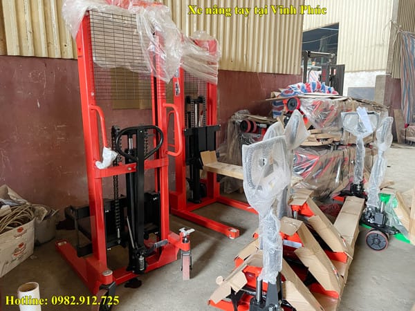 Hoạt động kho bãi phục vụ thị trường bán xe tải cũ tại Vĩnh Phúc