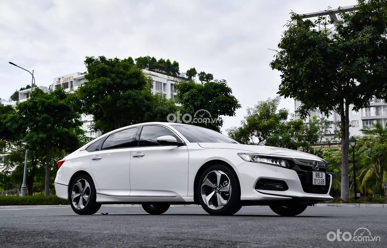 Honda Accord 2023, sedan hạng D sang trọng với mức giá xe Honda ô tô cạnh tranh.
