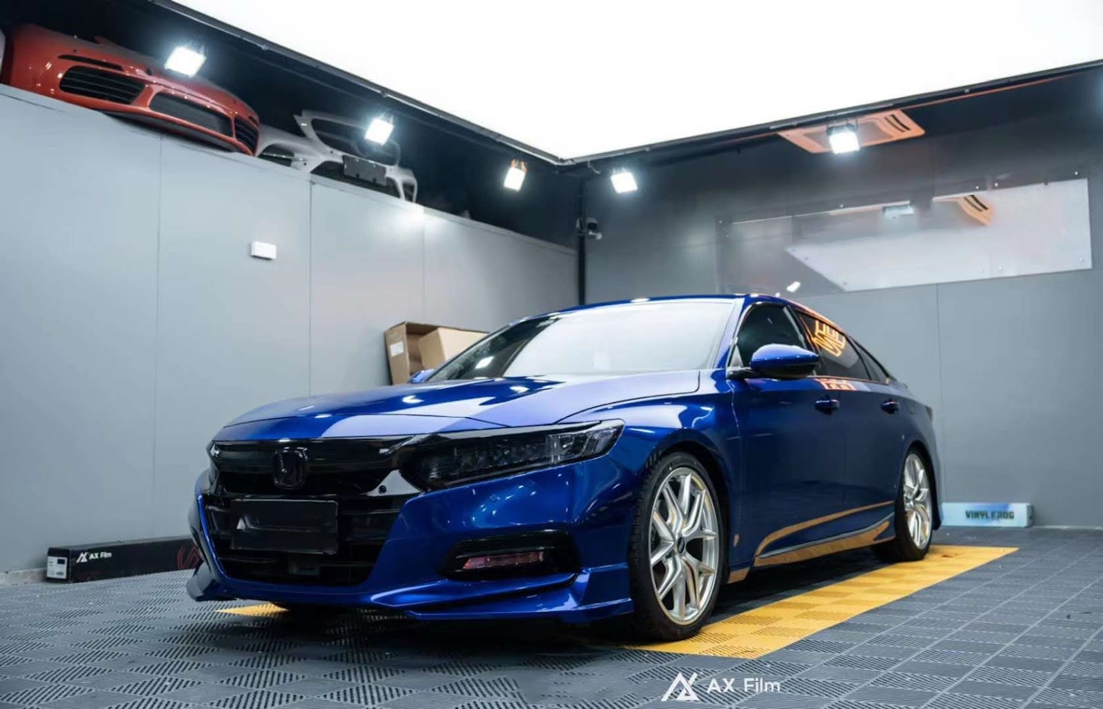 Honda Accord màu xanh dương huyền bí, rất hợp với người sinh tháng 6 thuộc cung Cự Giải mệnh Thủy