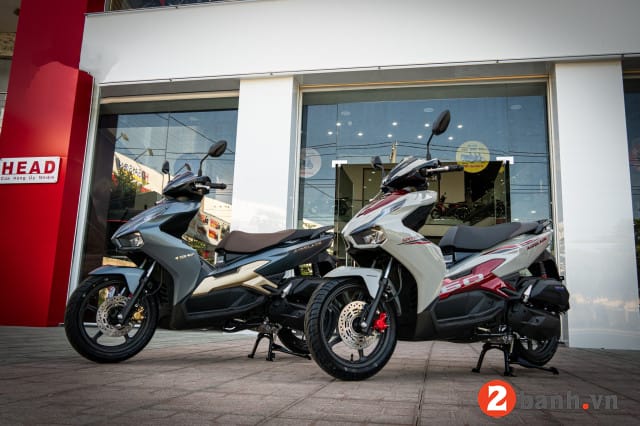 Honda Air Blade 2025 màu xanh đen với thiết kế thể thao, đèn LED hiện đại