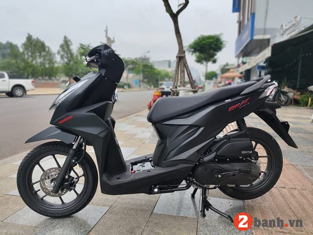 Honda Beat 2025 màu đỏ đen, mẫu xe tay ga nhỏ gọn cho nữ dưới 25 triệu.