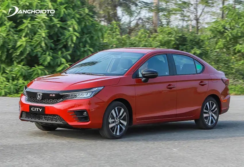 Honda City nổi bật với thiết kế chững chạc, không gian rộng rãi và vận hành mạnh mẽ