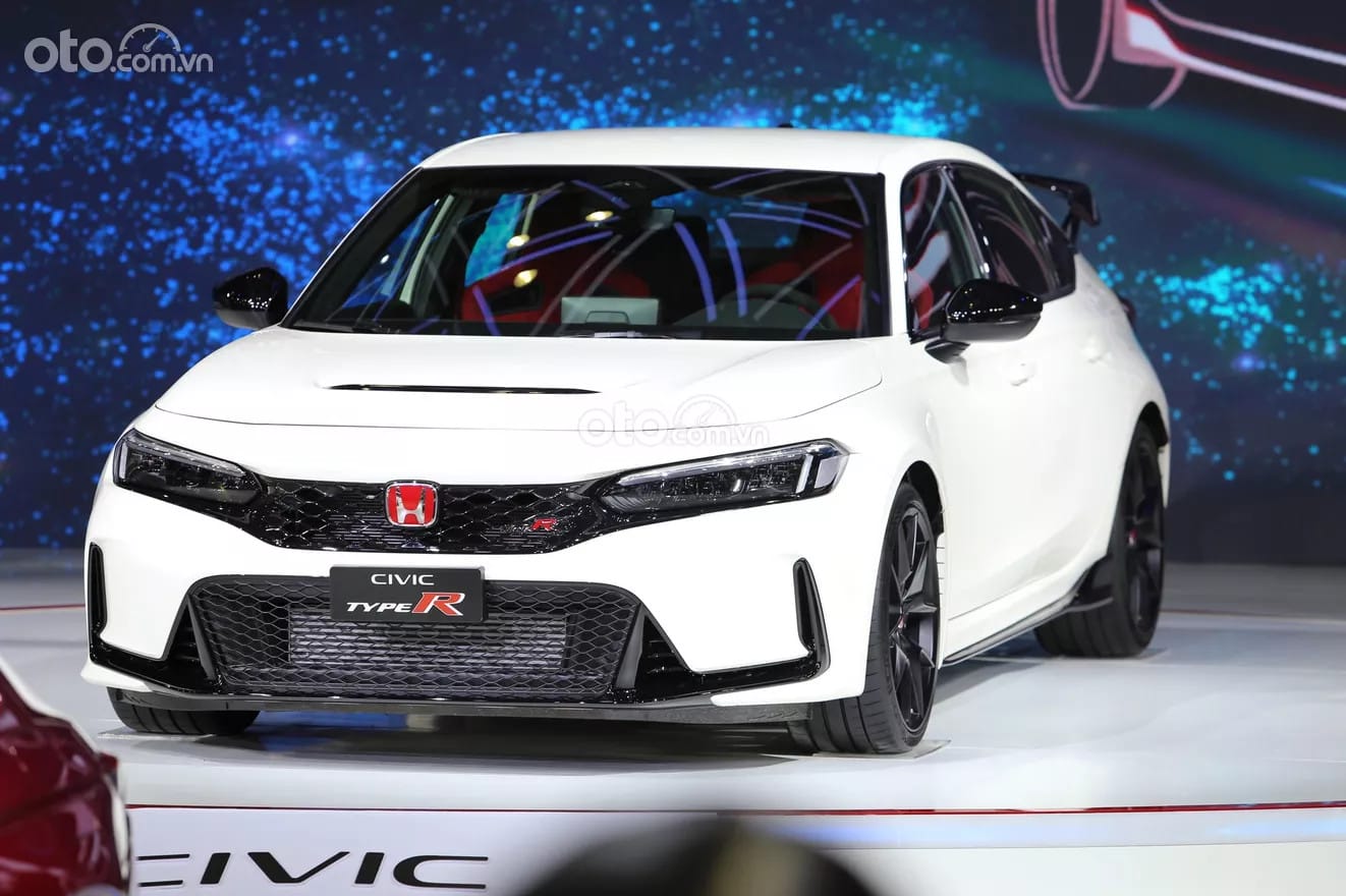 Honda Civic Type R mạnh mẽ, định hình phân khúc xe hiệu suất cao trong bảng giá xe Honda ô tô.