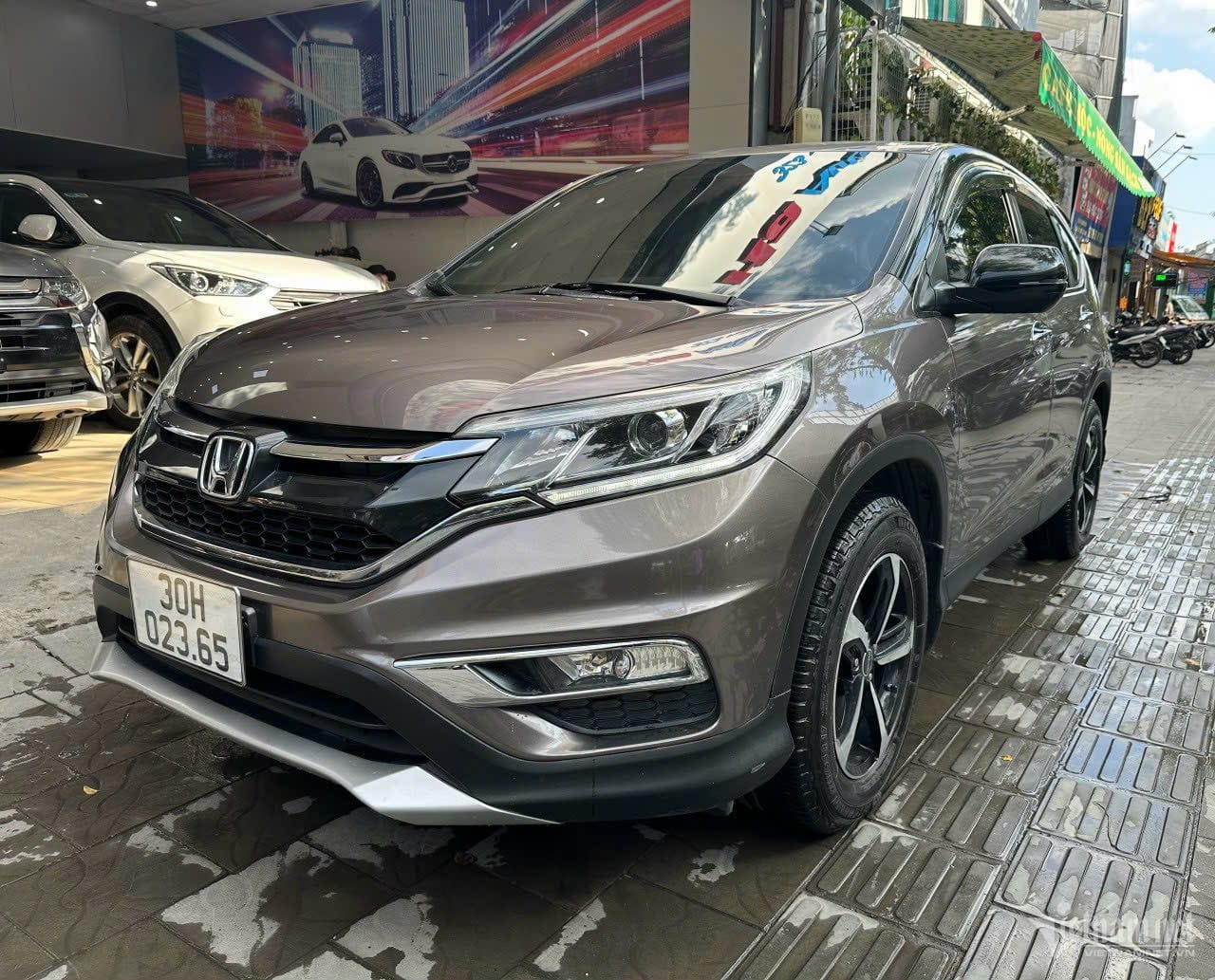 Honda CR-V đời 2015 "lưng gù" vẫn được nhiều người đánh giá cao là một xe gầm cao giá 400 triệu đáng cân nhắc