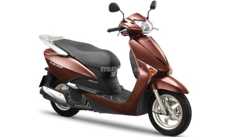 Honda Lead 2011 trang bị chân chống an toàn và công nghệ tiên tiến