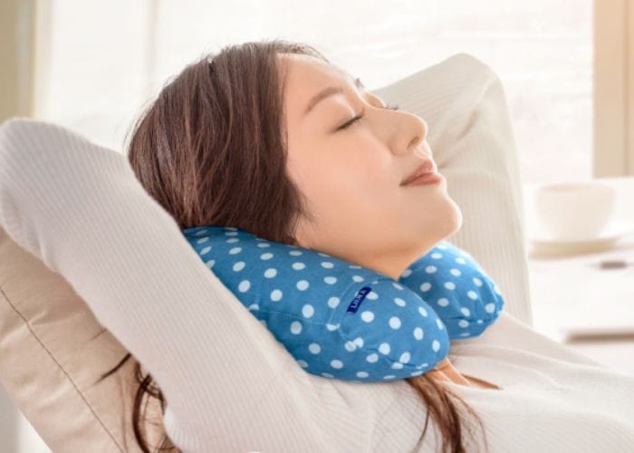 Hướng dẫn cách sử dụng gối chữ U kê cổ đúng tư thế để tối ưu sự thoải mái