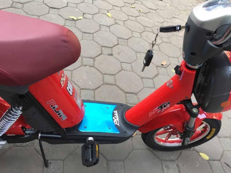 Hướng dẫn sử dụng chìa khóa cơ xe đạp điện để mở và khóa