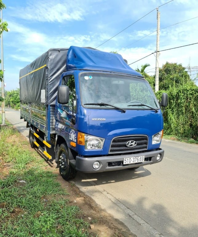 Hyundai Mighty 75S 3.5 tấn cũ đời 2018 thùng kín
