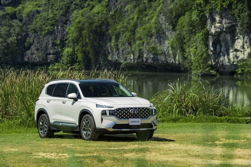 Hyundai Santa Fe với không gian sang trọng, mẫu xe 7 chỗ dưới 1 tỷ đáng giá