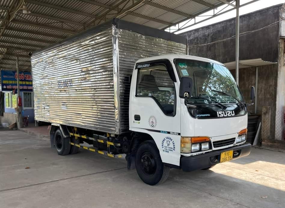 Isuzu 2.5 tấn thùng kín giá 70 triệu