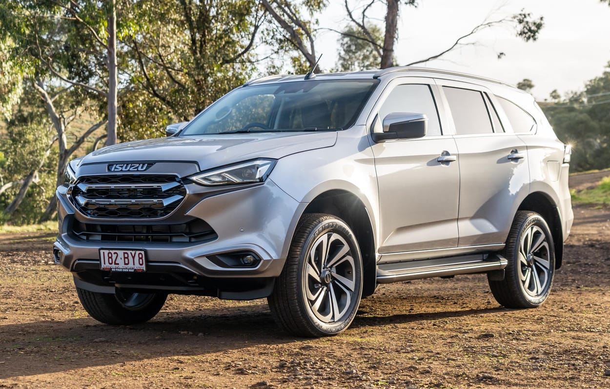 Isuzu Mu-X trên đường phố