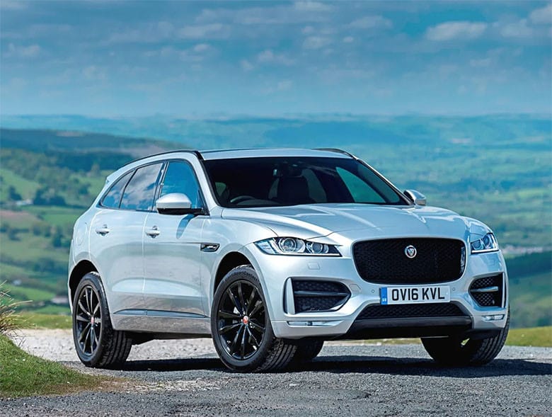 Jaguar F-PACE màu xanh đậm mạnh mẽ, mẫu SUV hạng sang thể thao đến từ Anh Quốc.