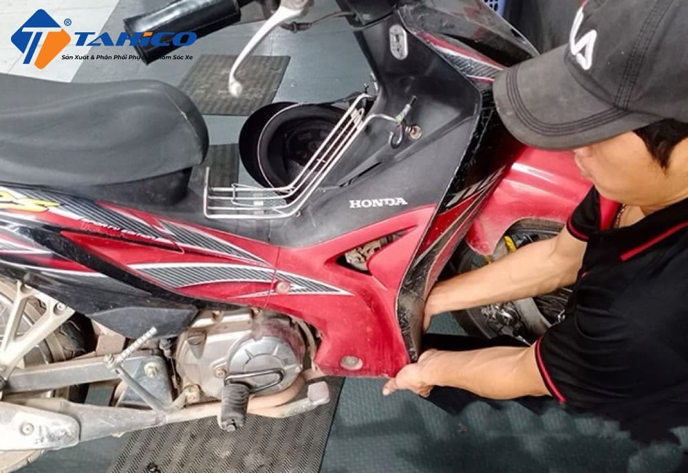 Khắc phục tình trạng xe máy bị mất hơi bằng cách đạp nổ