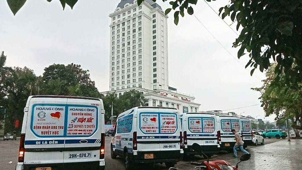 Khách hàng liên hệ qua số xe Hoàng Công để được hỗ trợ nhanh chóng