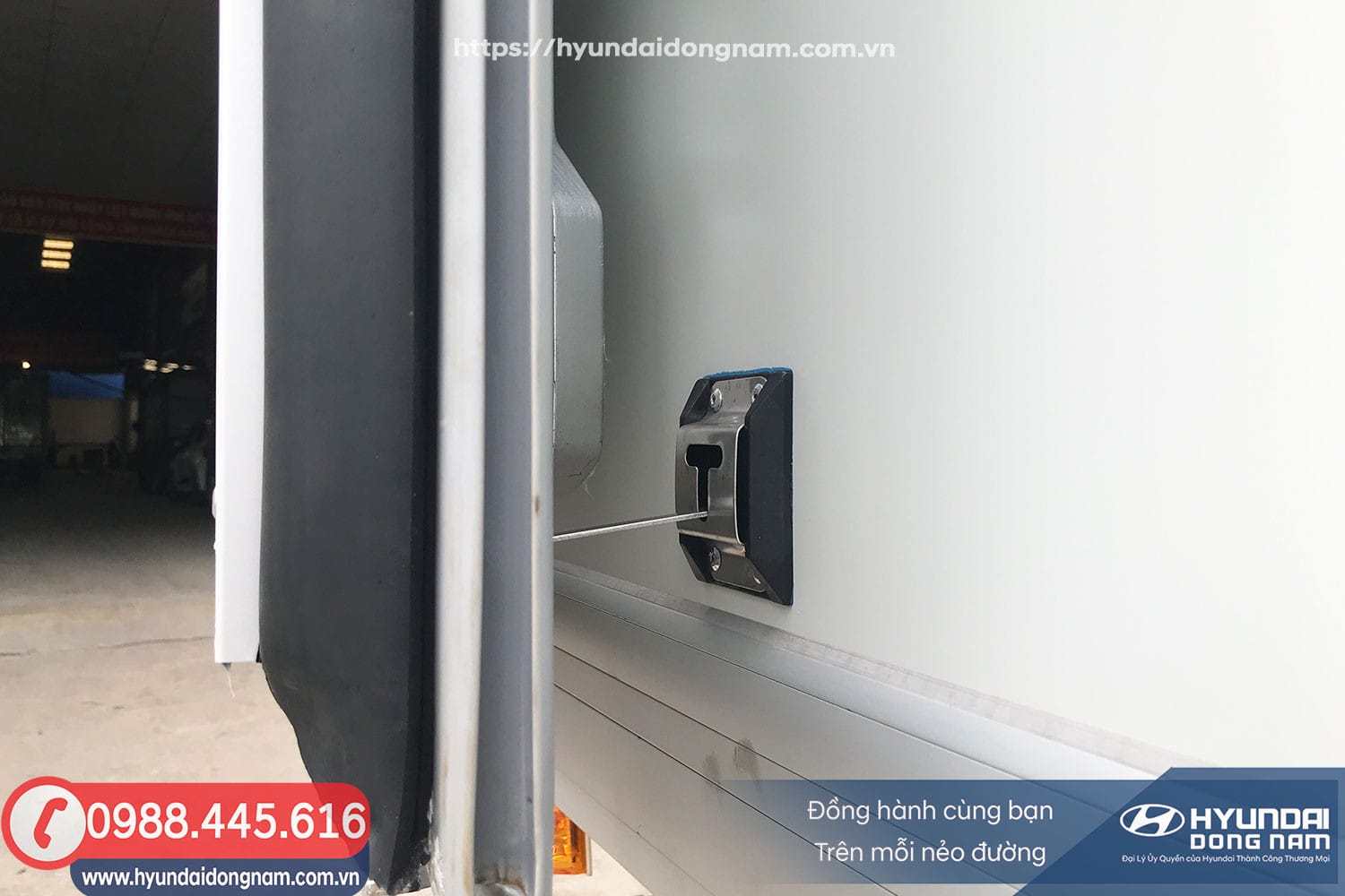 Khóa cửa sau chắc chắn của thùng xe đông lạnh
