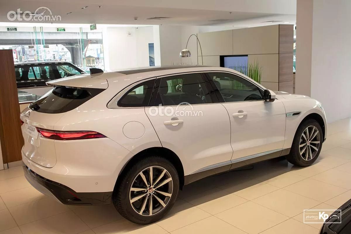 Khoang cabin sang trọng và công nghệ của Jaguar F-Pace