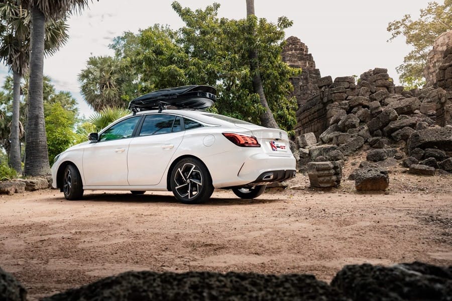 Khoang động cơ của xe MG5