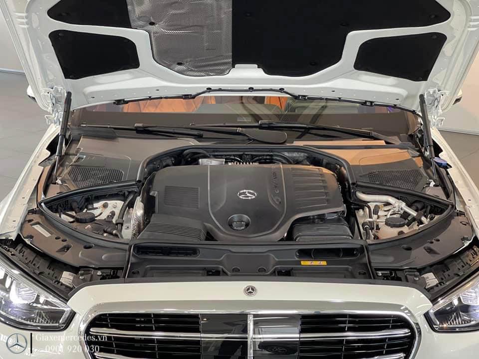 Khoang động cơ V6 mạnh mẽ của Mercedes S450 Luxury