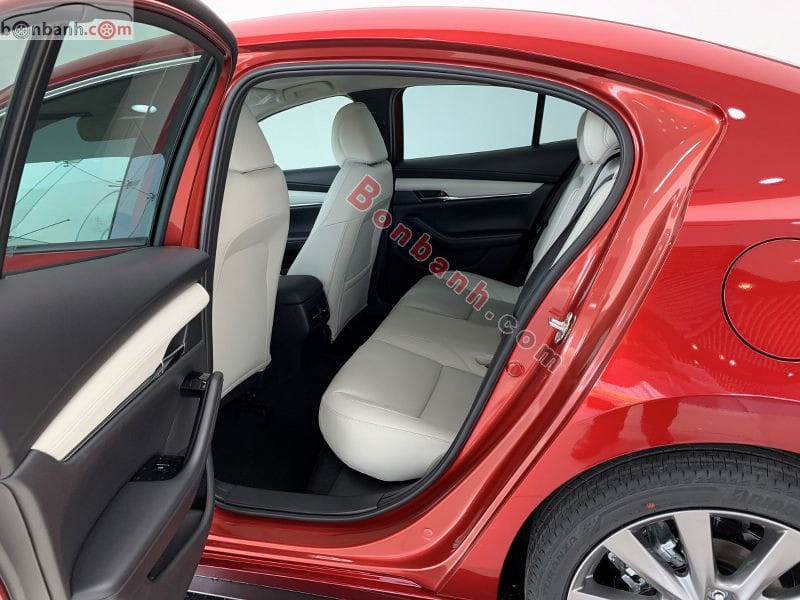 Khoang hành khách phía sau của Mazda 3 Sedan