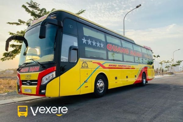 Khoang hành khách sạch sẽ của xe Quang Hạnh đi Phan Rang