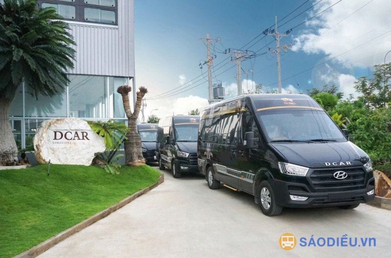Khoang hành khách xe limousine 11 chỗ rộng rãi