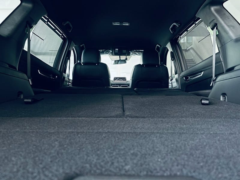 Khoang hành lý rộng rãi của Mazda CX-8 khi gập hàng ghế sau, phù hợp cho những chuyến đi dài của gia đình.