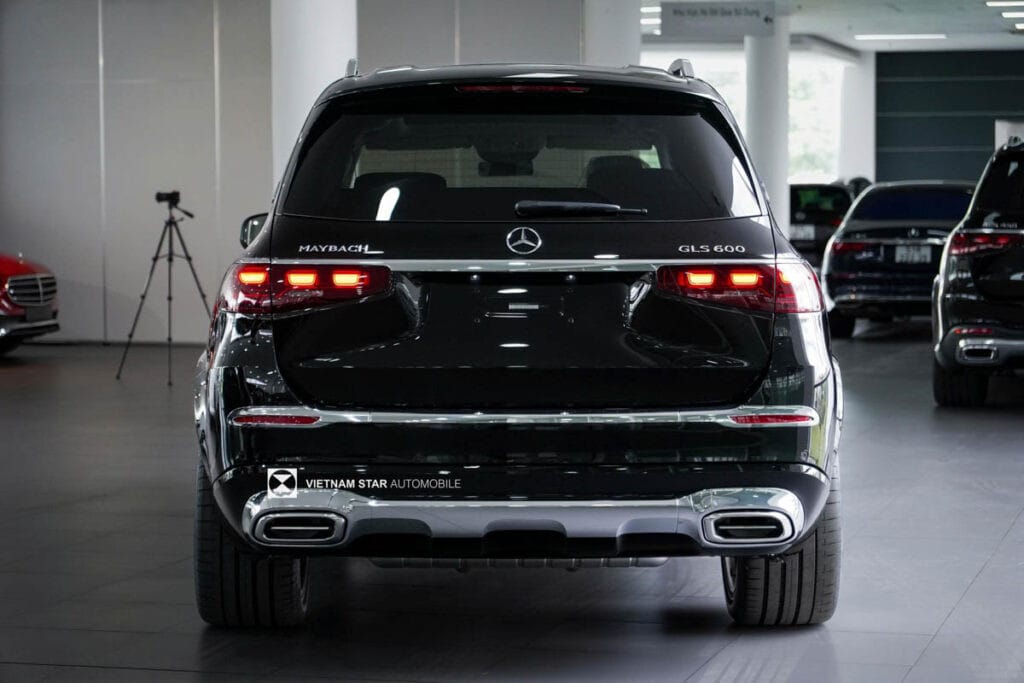 Khoang hành lý rộng rãi và sang trọng của Mercedes Maybach GLS 600 4Matic
