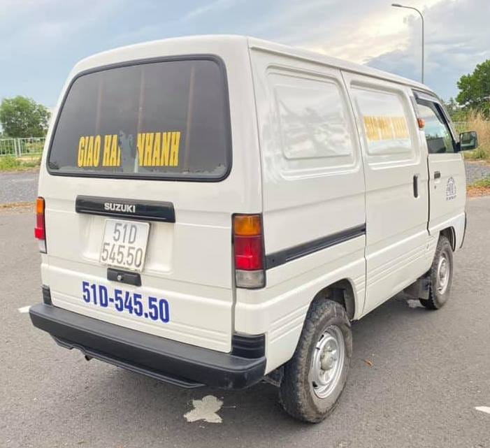Khoang lái của xe tải van 500kg cũ đời 2020