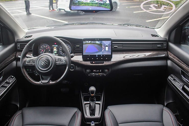 Khoang lái hiện đại của Suzuki Ertiga Hybrid