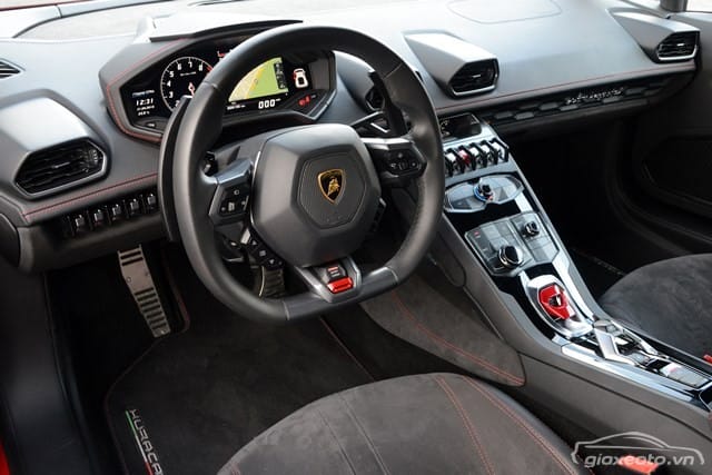 Khoang lái Lamborghini Huracan LP580-2