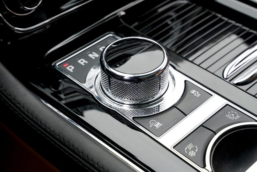 Khoang lái sang trọng của Jaguar XJL