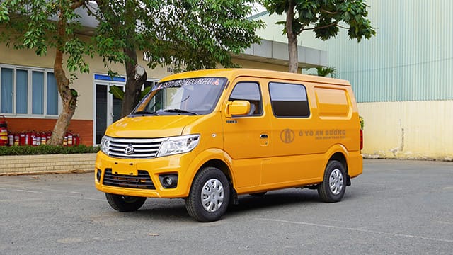 Khoang lái tiện nghi và bảng điều khiển của xe tải van Tera V 5 chỗ