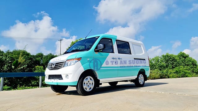 Khoang lái và nội thất bên trong xe tải van Kenbo 5 chỗ