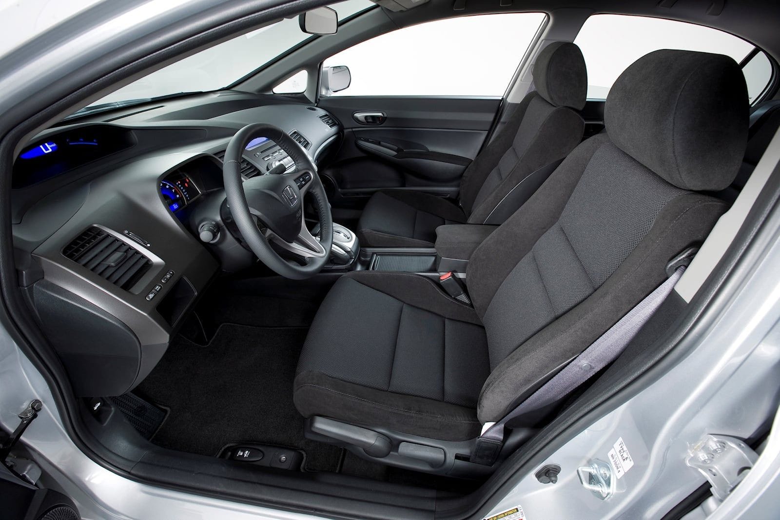 Khoang lái và nội thất tổng thể của Honda Civic Gen 8 với cụm đồng hồ hai tầng