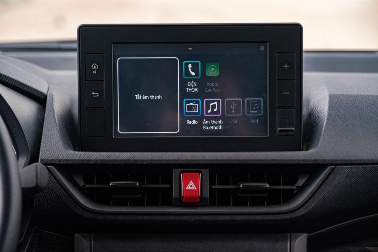 Khoang lái với màn hình giải trí trung tâm trên xe Toyota Avanza 7 chỗ