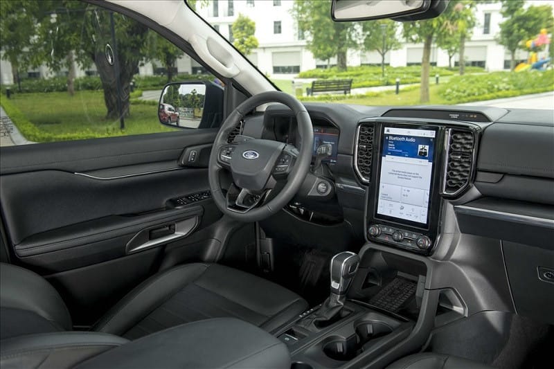 Khoang nội thất rộng rãi Ford Everest 2025