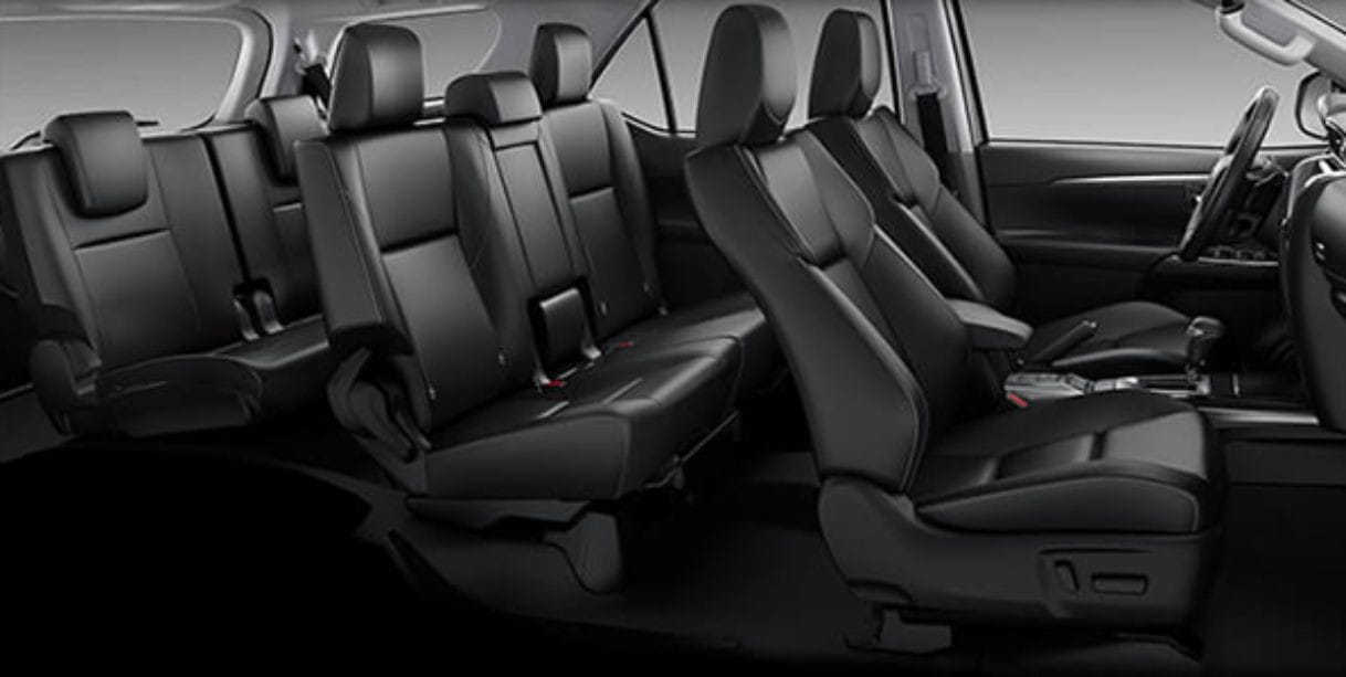 Khoang nội thất rộng rãi với ghế da cao cấp và khả năng điều chỉnh linh hoạt trên xe Fortuner
