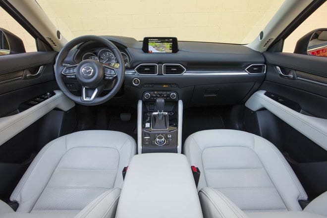 Khoang nội thất sang trọng và tiện nghi của Mazda CX-5 2022