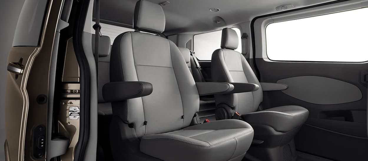 Khoang nội thất tiện nghi của Ford Tourneo 7 chỗ