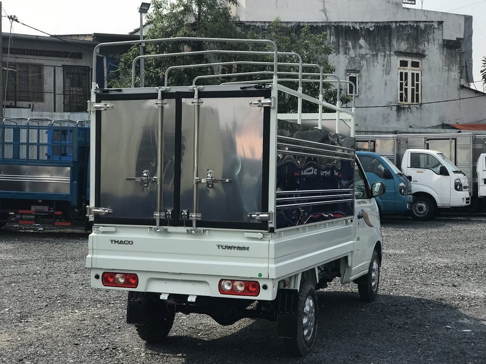 Khoang thùng xe tải Thaco 990kg Towner với kích thước lớn