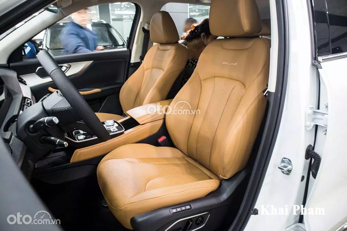 Không gian hàng ghế sau rộng rãi của Beijing X7, cung cấp đủ chỗ cho người lớn và hành lý, là một điểm cộng khi xem xét giá xe Beijing X7