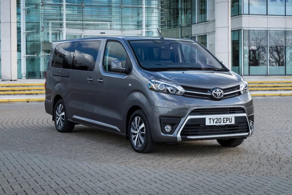 Không gian nội thất rộng rãi của xe ô tô 9 chỗ Toyota Proace