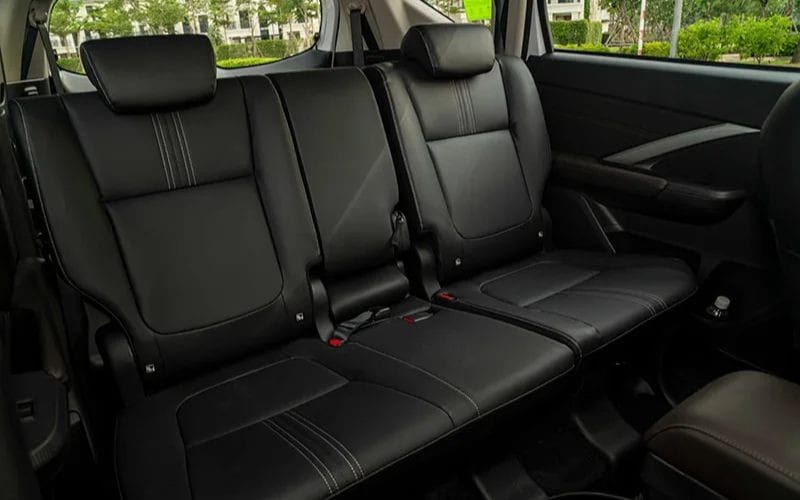 Không gian nội thất rộng rãi của xe ô tô gia đình