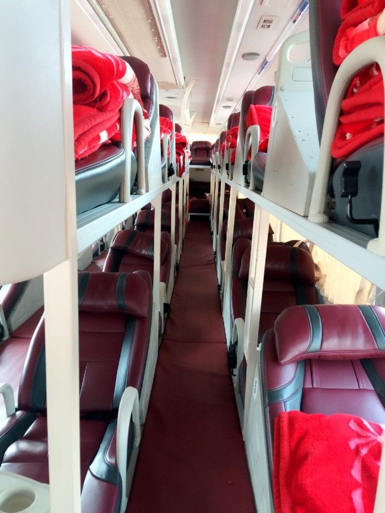Không gian nội thất sạch sẽ của xe khách Cường Hà phục vụ tuyến Bắc Ninh Hải Phòng